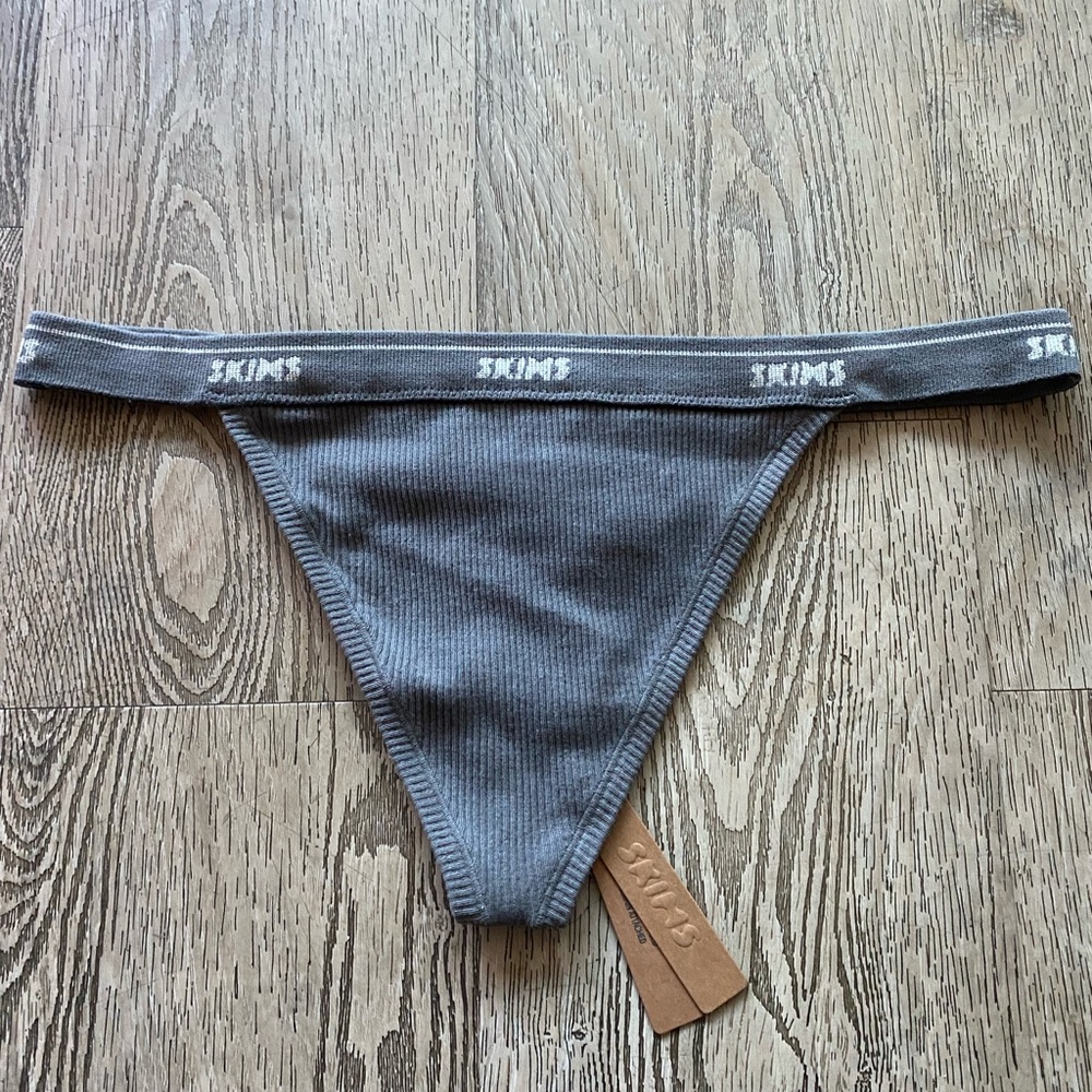 Skims seamless rib intimates thong in Gray Chalk NWT